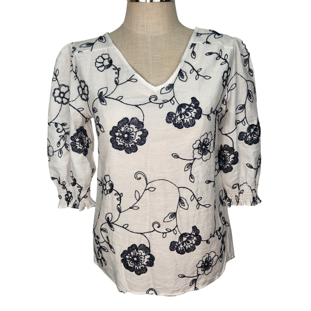 Kindred Floral Embroidered V-Neck Blouse‎ White Navy Blue Boho Puff Sleeve M